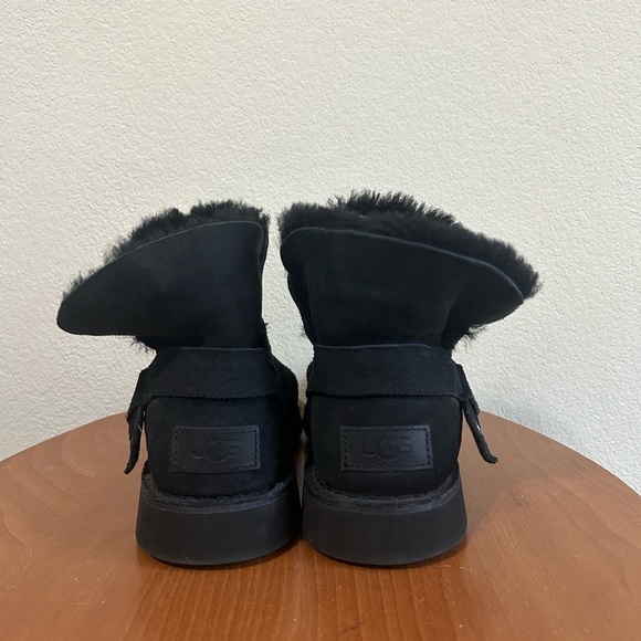 UGG Romely Short Buckle Women’s Size 7.5 Black Suede Ankle Boot Fur Wool Plush - Picture 5 of 9